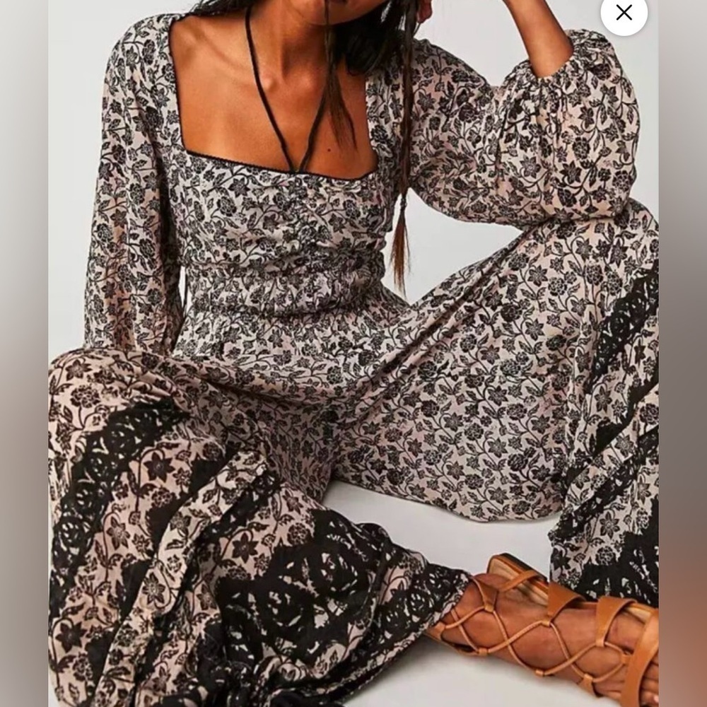 Free People Soulmate Jumpsuit
Size XS EUC